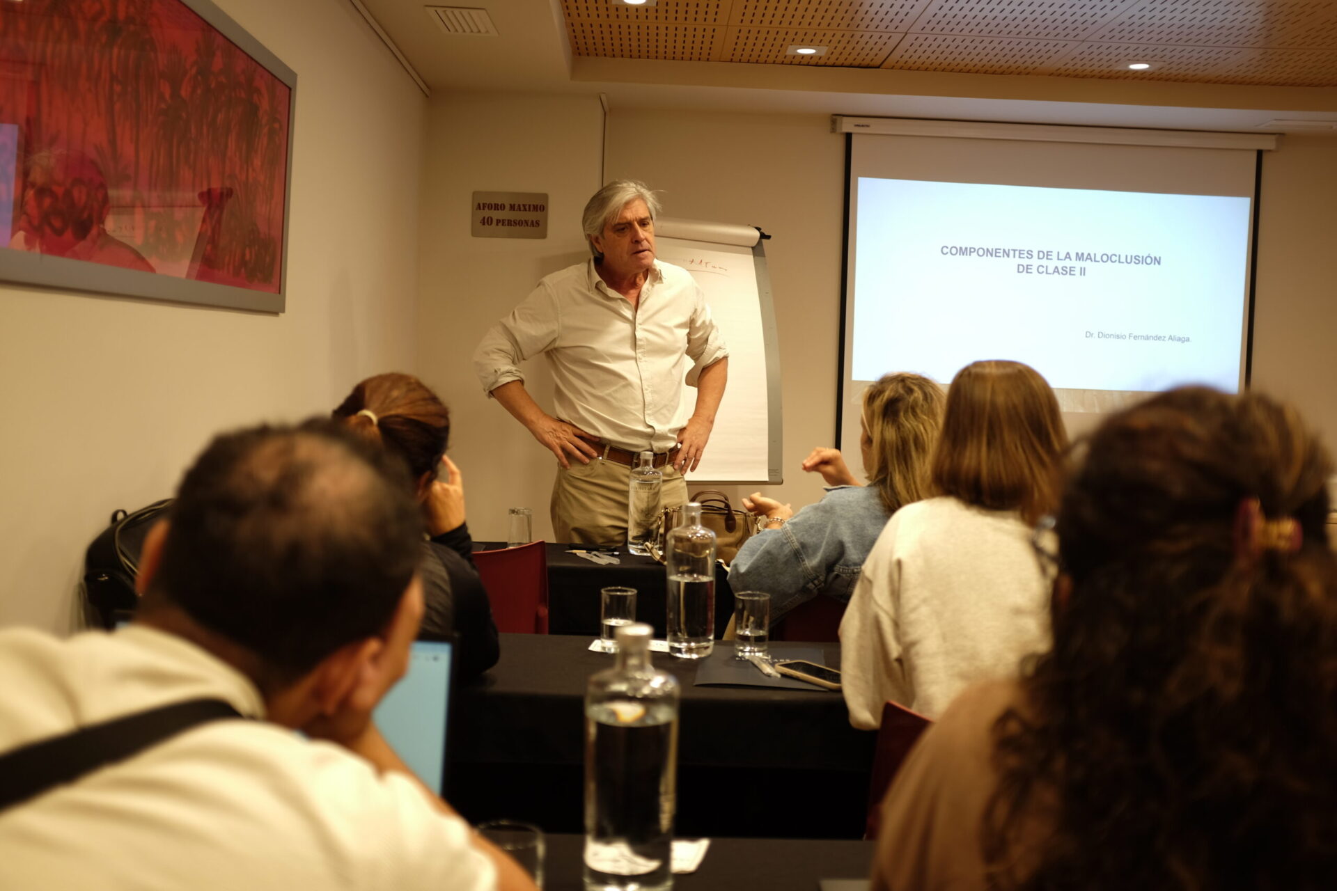 Clase práctica de postgrado odontológico en Odontomaster